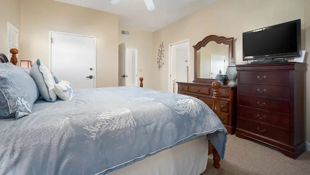 Tides 611 - carbon neutral hotel in Destin