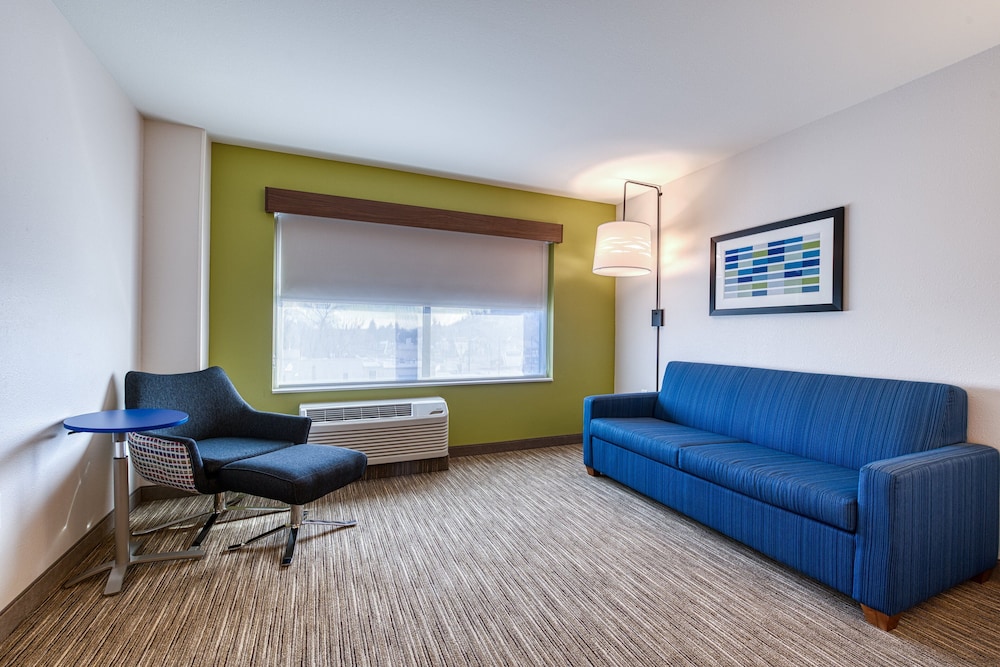 Holiday Inn Express & Suites Manitou Springs by IHG - photo 24