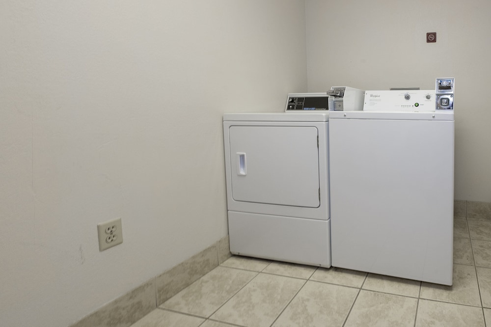 Red Roof Inn PLUS & Suites Knoxville West Cedar Bluff - photo 39