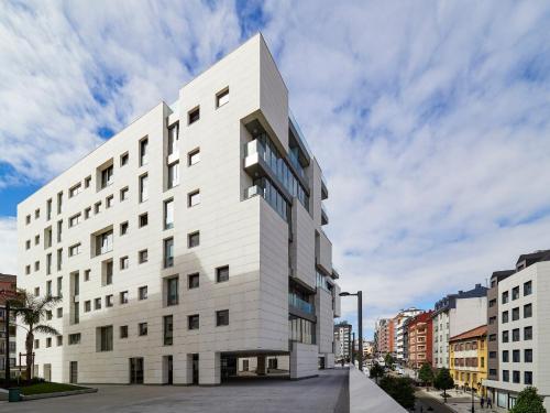 Un Espacio Asnico en La Capital del ParaA so in Oviedo, Spain