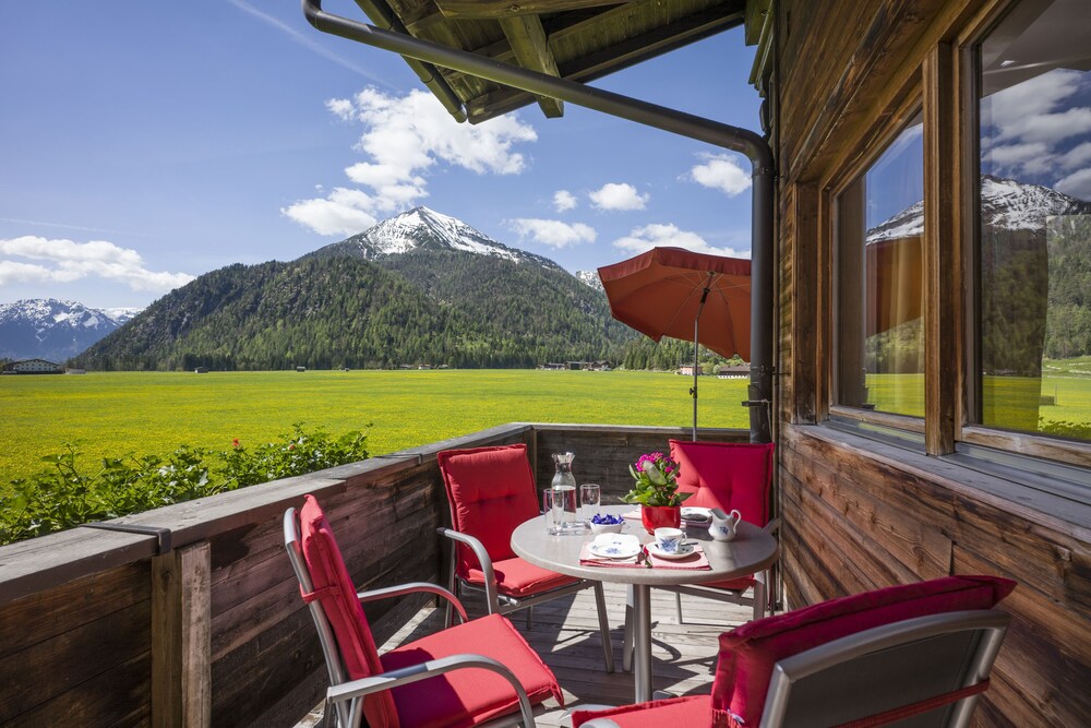 Haus Karoline — 4-Star Luxury Hotel in Achenkirch, Austria