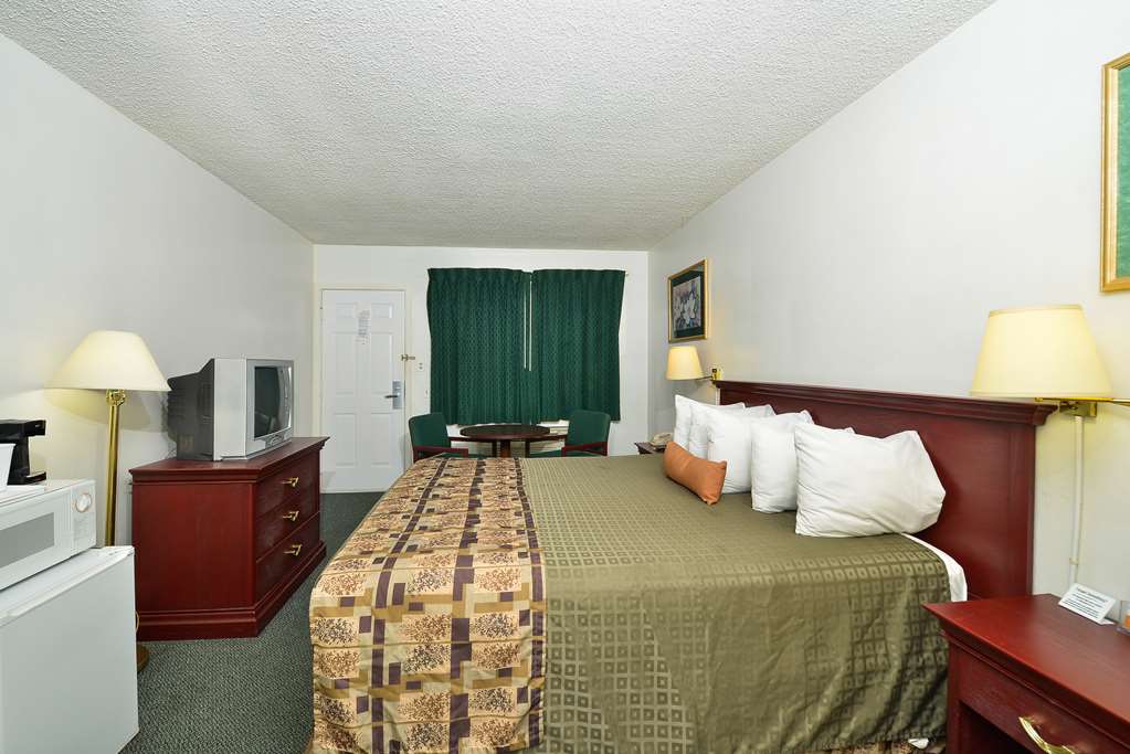 Americas Best Value Inn Chico - photo 10