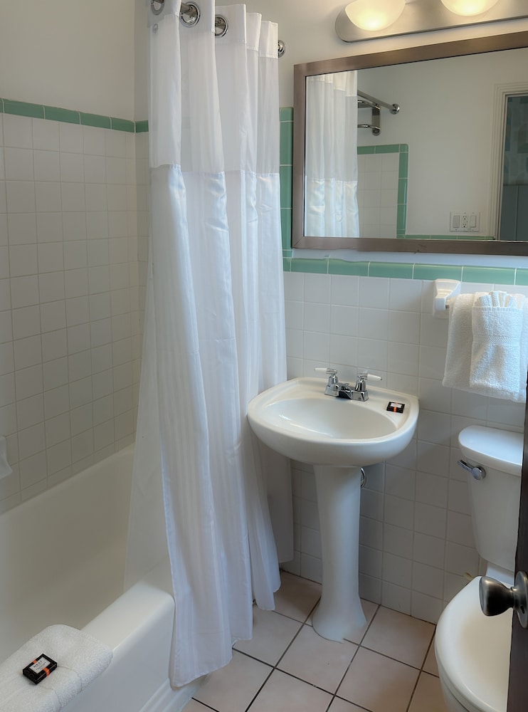 Avalon Hotel - photo 38