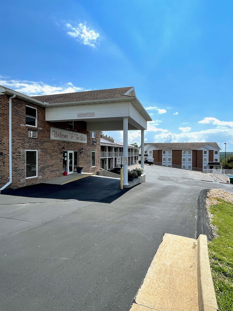 Schmidt's Creek Hotel — hotel in Osage Beach