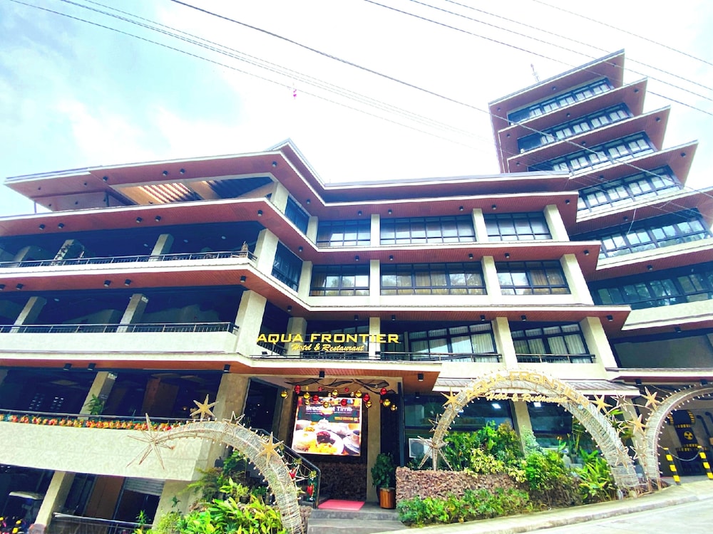 Aqua Frontier Hotel And Restaurant — Lobo