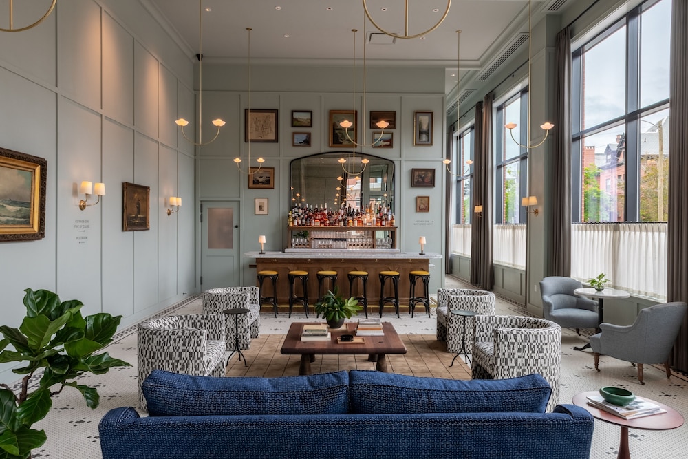 Longfellow Hotel in Portland, United States