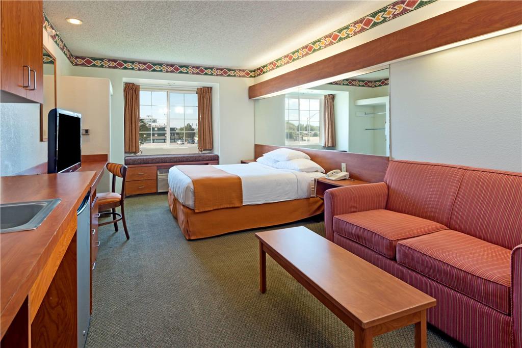 Microtel Inn & Suites by Wyndham Pueblo - photo 14