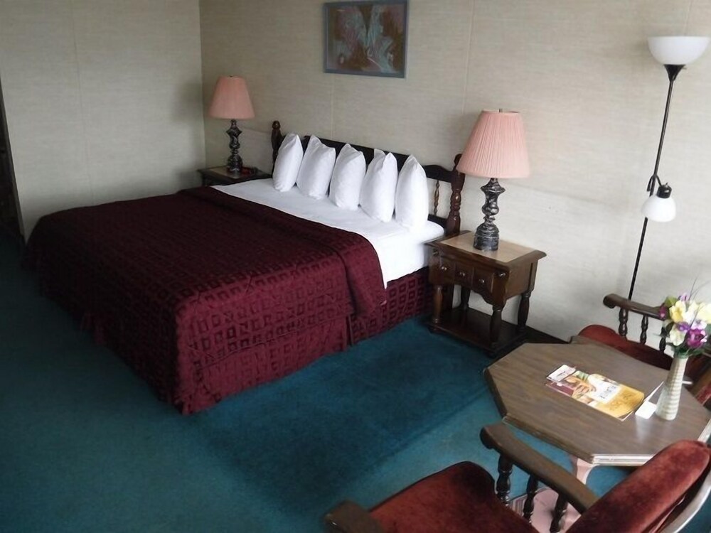 Colonial Mountain Inn — Branson — photo 4