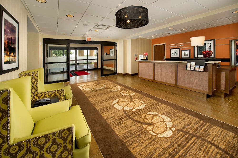 Hampton Inn Uvalde - photo 5