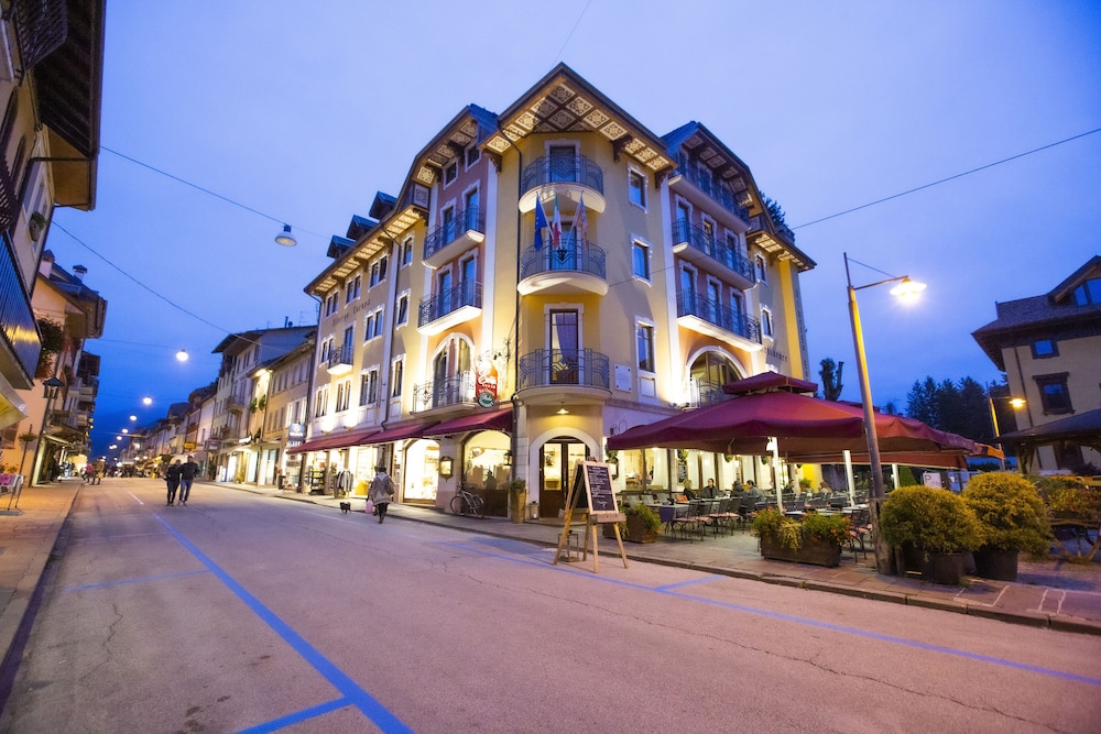 Hotel Europa Residence — 4-Star Luxury Hotel in Asiago, Italy