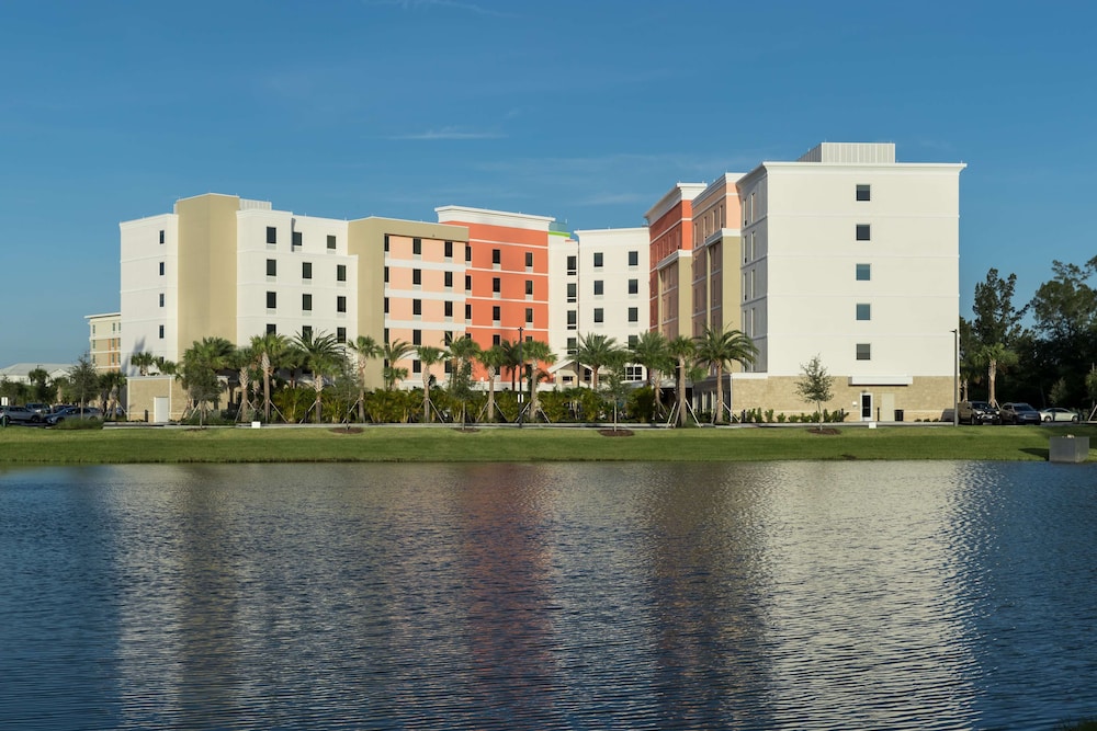 Hampton Inn & Suites Cape Canaveral Cruise Port - photo 55