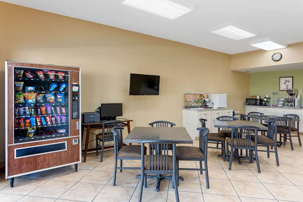 Econo Lodge Belton Kansas City South - photo 18