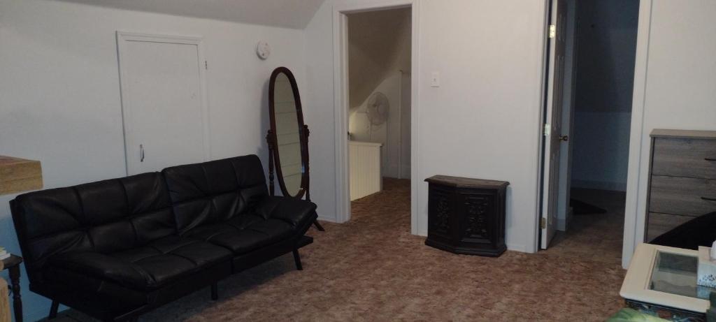 Quiet upstairs studio close to town 420 friendly — 4-Star Luxury Hotel in Trinidad, United States