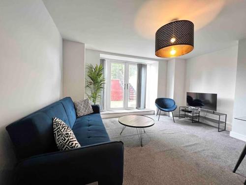 Free Parking Lovely 2 Br Flat Near Salford Royal — 4-Star Luxury Hotel in Manchester, United Kingdom