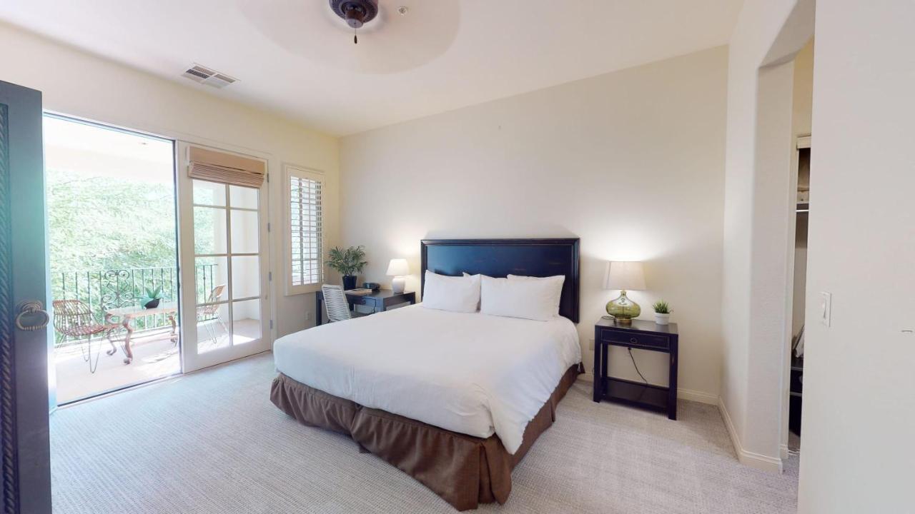 LV027 Upstairs Studio Overlooking Lap Pool — 4-Star Luxury Hotel in La Quinta, United States
