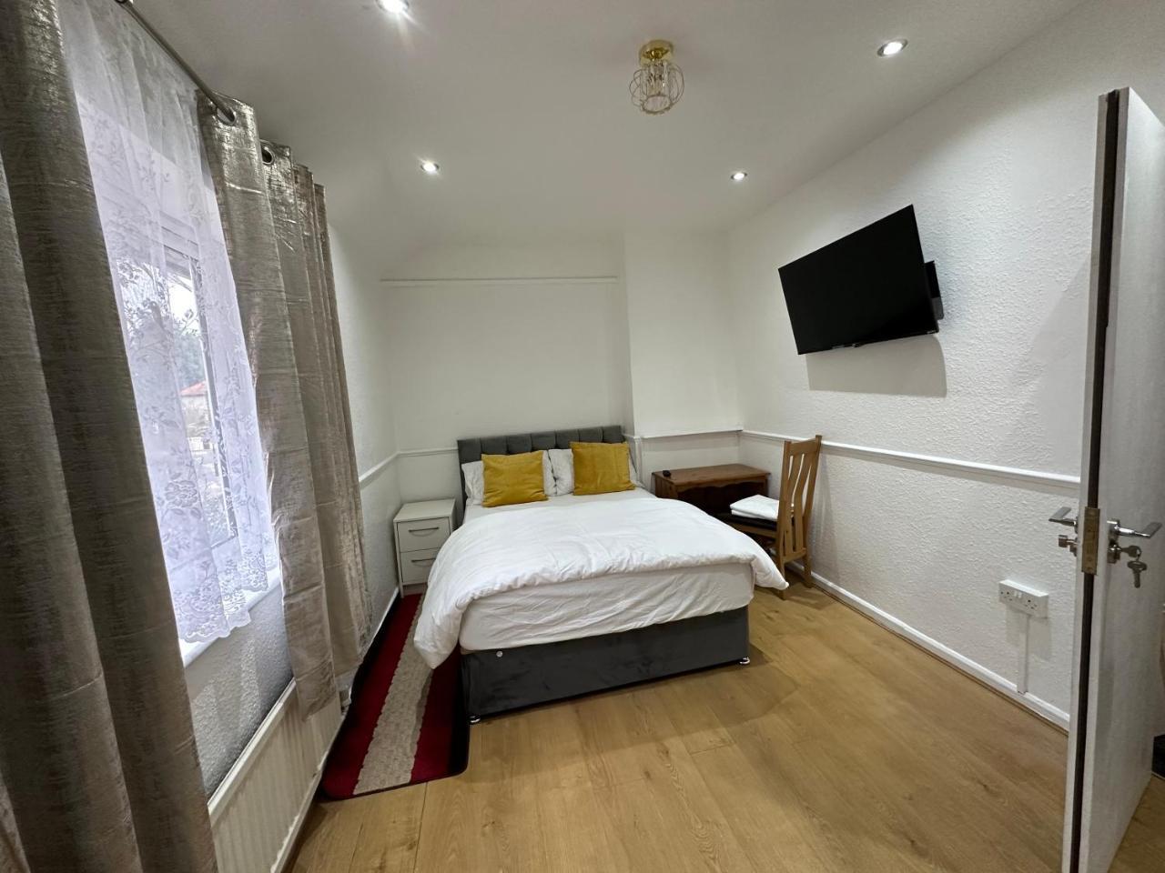 Double Room With Free WiFi Keedonwood Road in Bromley, United Kingdom