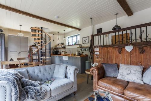 Luxury New Forest Barn ideal for couples — 4-Star Luxury Hotel in Burley, United Kingdom