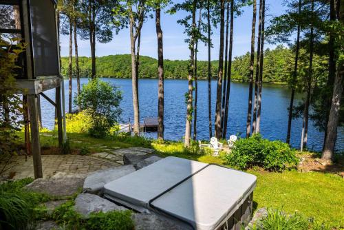 Extensive private luxury property sleeps 25 in Unknown City, Canada