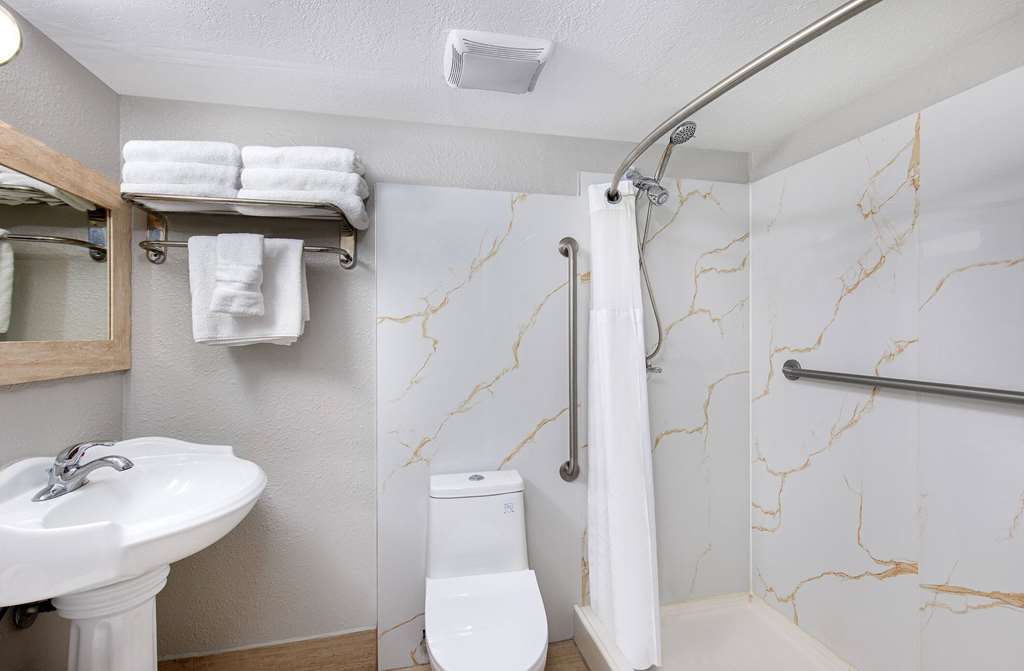 Ramada by Wyndham Bowling Green - photo 2