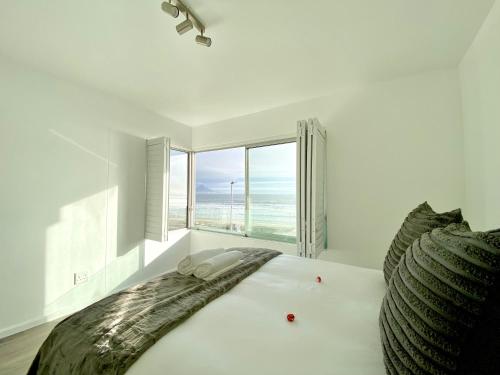 Sea Spray Blouberg Beach
