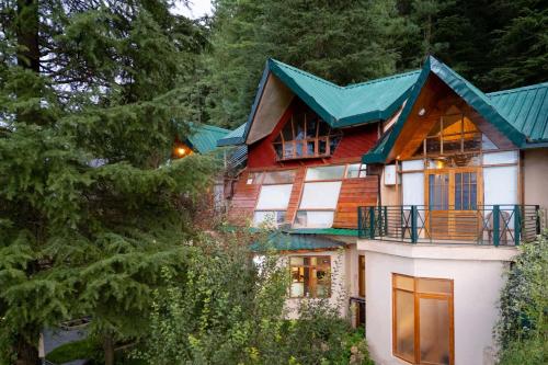 StayVista at Wood House Retreat — 4-Star Luxury Hotel in Shimla, India