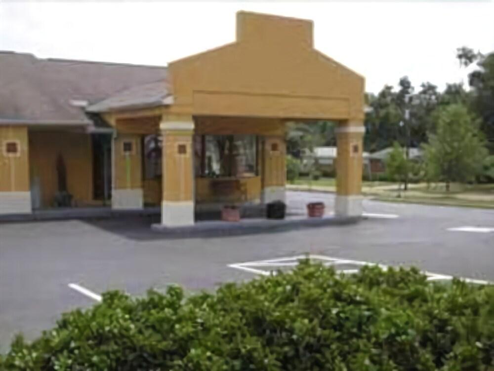 Americas Best Value Inn Shelby - photo 3