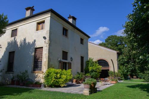 Palazzetto Ardi — 4-Star Luxury Hotel in Gambellara, Italy