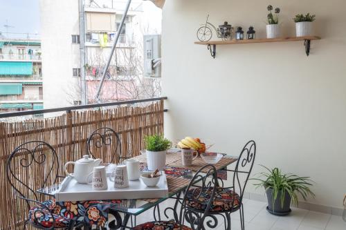 Athens Cosy Gem Elegant 2BR Residence 10 min to Acropolis by subway — 4-Star Luxury Hotel in Athens, Greece