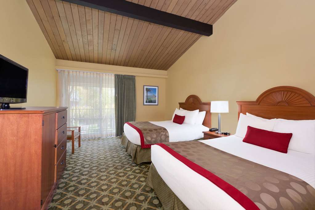 Ramada by Wyndham Santa Barbara - photo 19