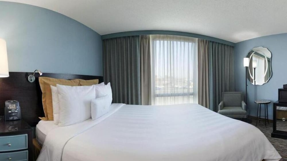 Crowne Plaza Lombard Downers Grove by IHG - photo 28