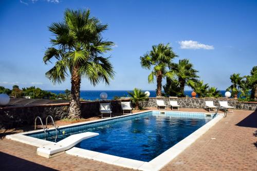 Incantevole appartamento sul mare — 4-Star Luxury Hotel in Acireale, Italy