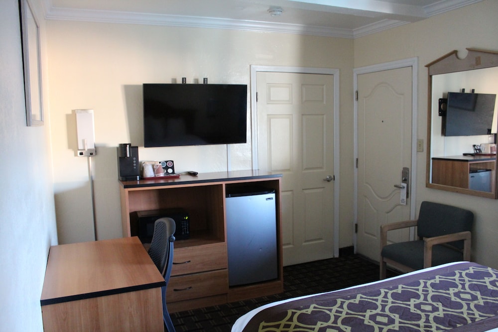 Riverside Inn & Suites Santa Cruz - photo 20
