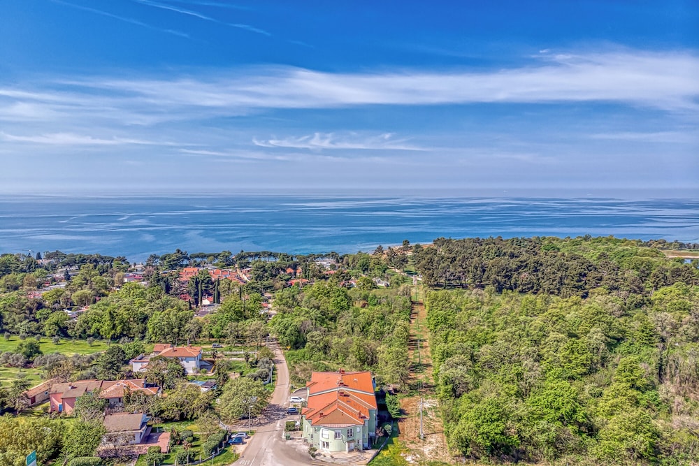 Sea Breeze Residence Mariella Happy Rentals — 4-Star Luxury Hotel in Umag, Croatia