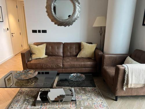 Modern 2 Bed Flat at Battersea — 4-Star Luxury Hotel in London, United Kingdom
