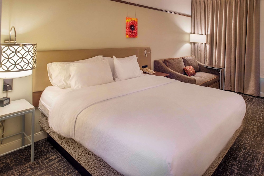 Hilton Garden Inn Chesterfield - photo 15
