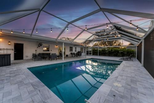 Poolside Paradise - carbon neutral hotel in Sarasota