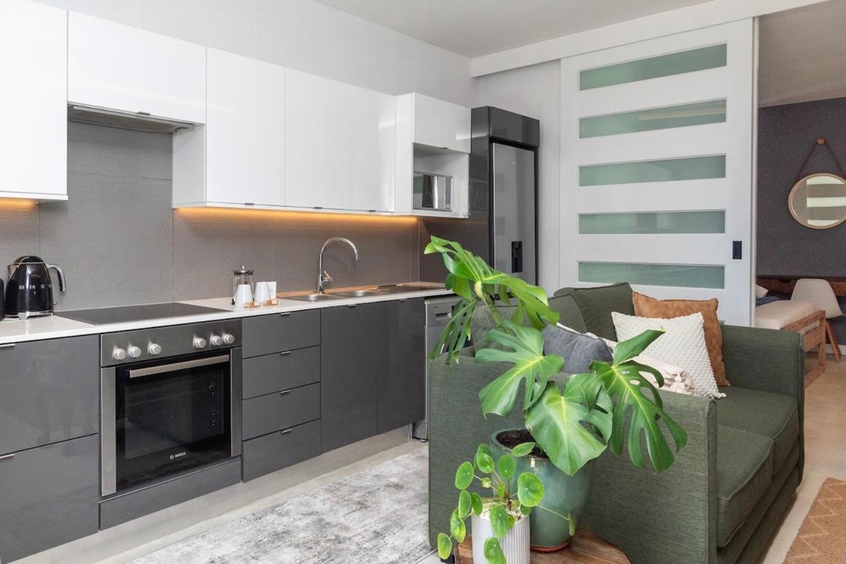 Stylish Green Point Apartment