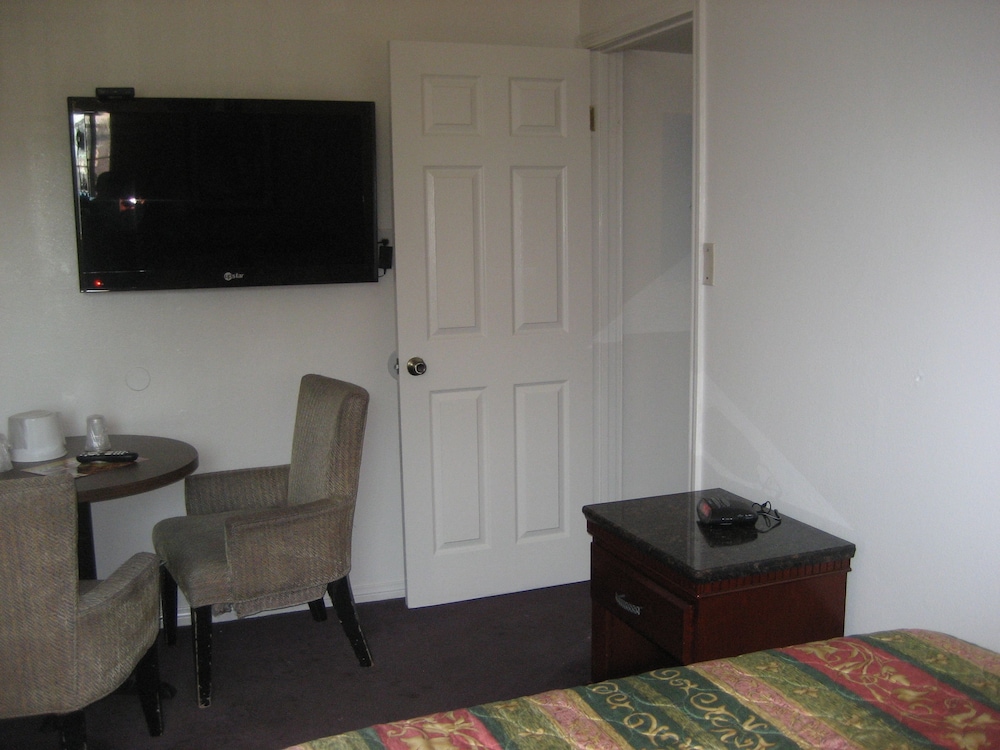 Walls Motel Long Beach - photo 28