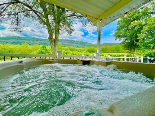 The Yuzu stunning mountain retreat with hot tub — hotel in Gardiner