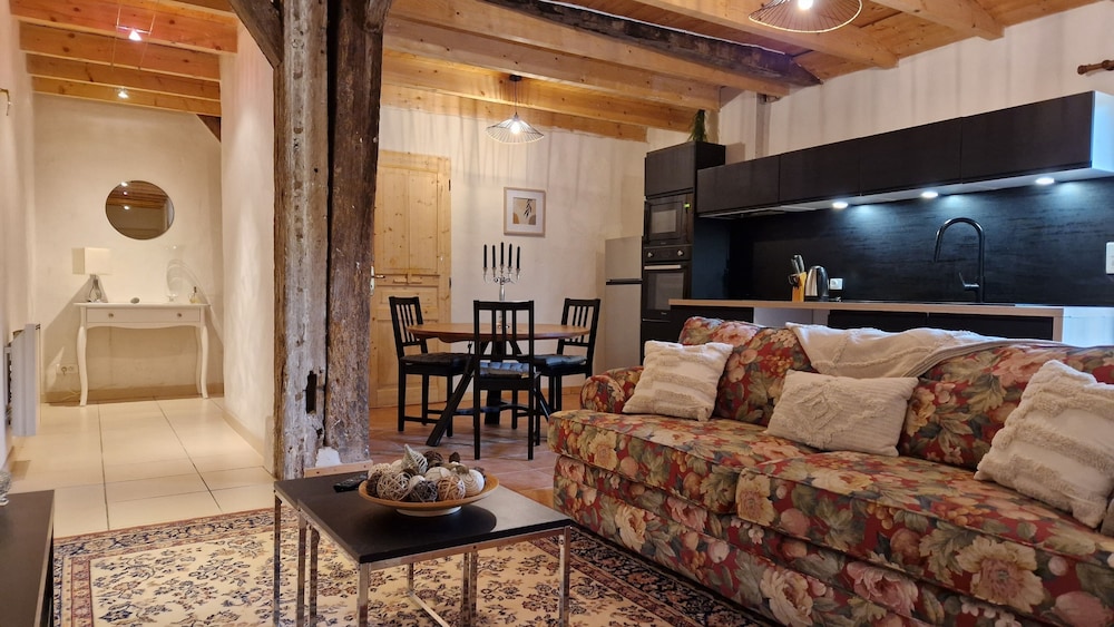 Maison Cassin47 — 4-Star Luxury Hotel in Miramont-De-Guyenne, France