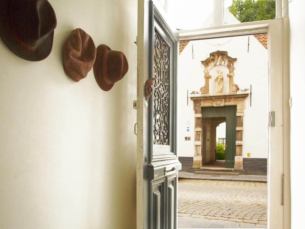 B&B Alphabet Luxury Guesthouse and Art Gallery — 4-Star Luxury Hotel in Brugge, Belgium