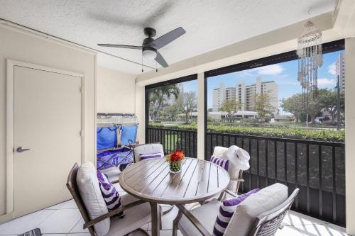 Rare walkout condo with pool and steps to beach food — 4-Star Luxury Hotel in Marco Island, United States