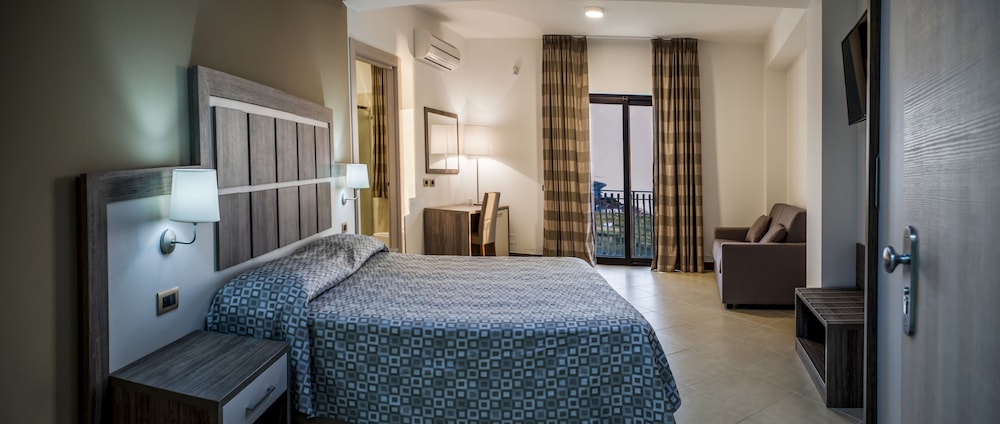 San Domenico Family Hotel — Scalea