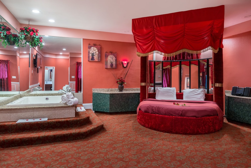 Inn of the Dove Romantic Suites with Jetted Tub & Fireplace - photo 12