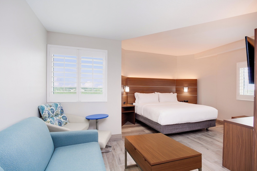 Holiday Inn Express & Suites Panama City Beach Beachfront by IHG - photo 20