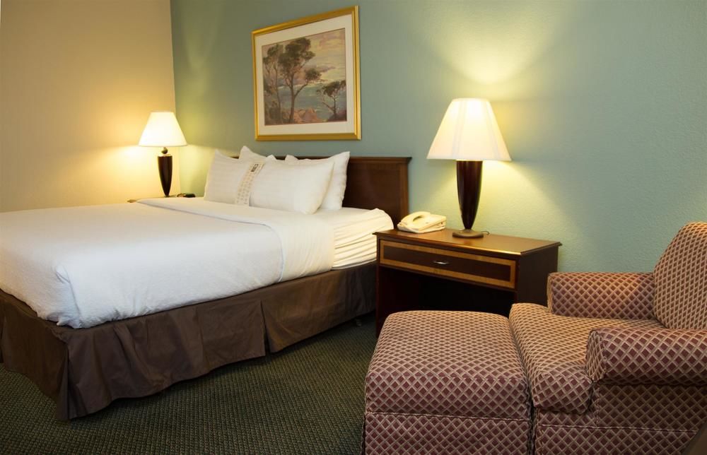 Ramada Plaza Rochester Airport - photo 17