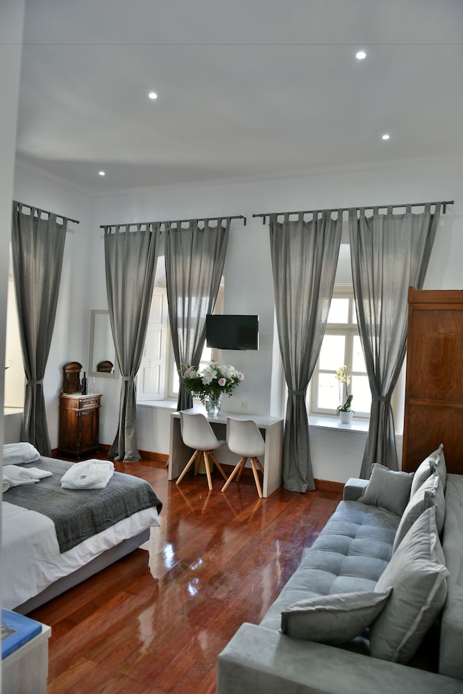 Douskos Port House — 4-Star Luxury Hotel in Ydra, Greece