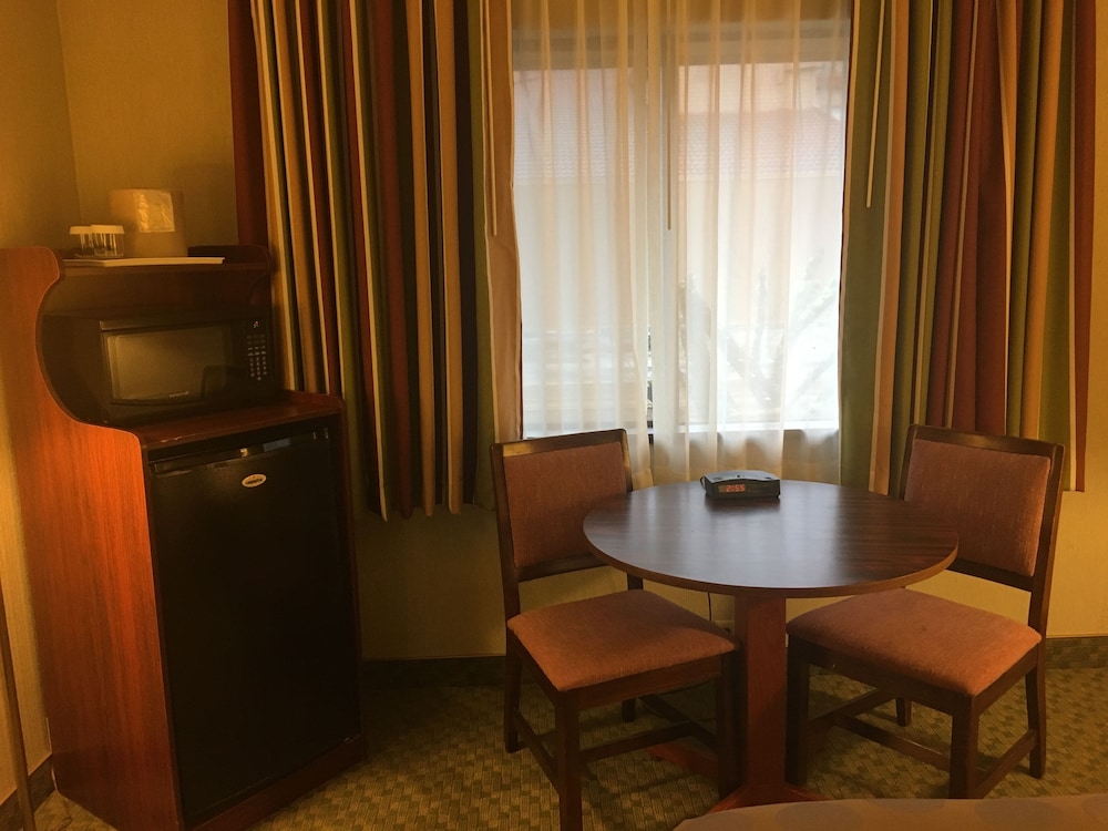 Ramada Portland Airport - photo 26