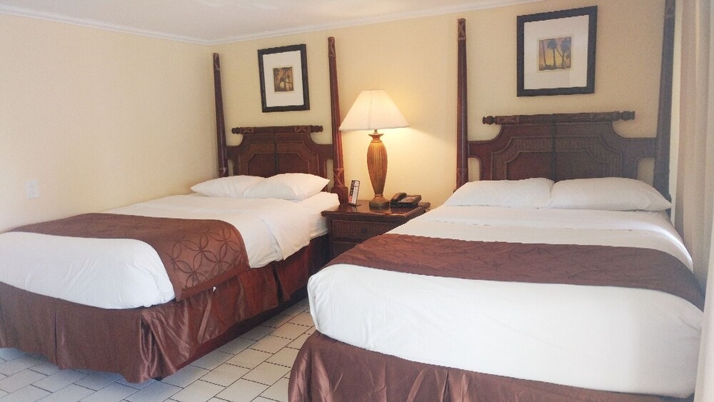 Flamingo Inn Bayside Suites - photo 17