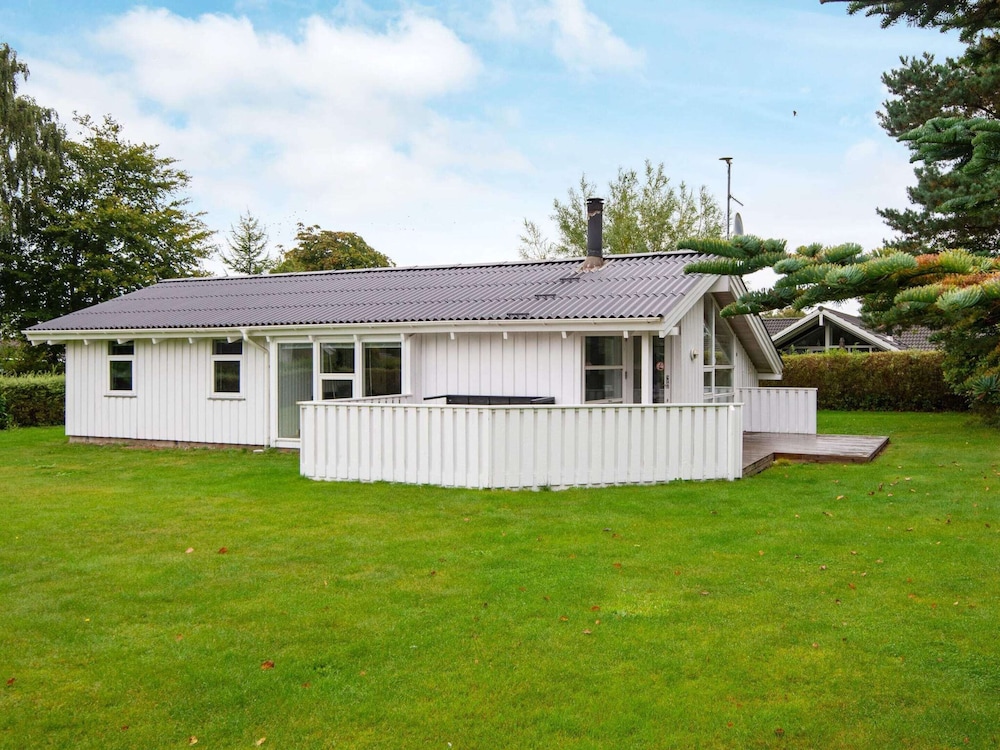 8 person holiday home in Nordborg By Traum — 4-Star Luxury Hotel in Nordborg, Denmark